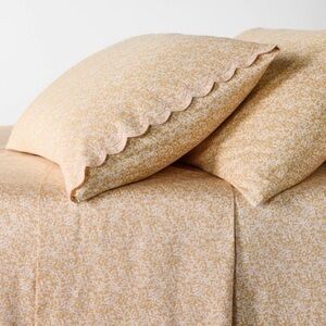 Studio McGee FULL 300 Thread Count Scalloped Ditsy Floral Sheet Set Threshold